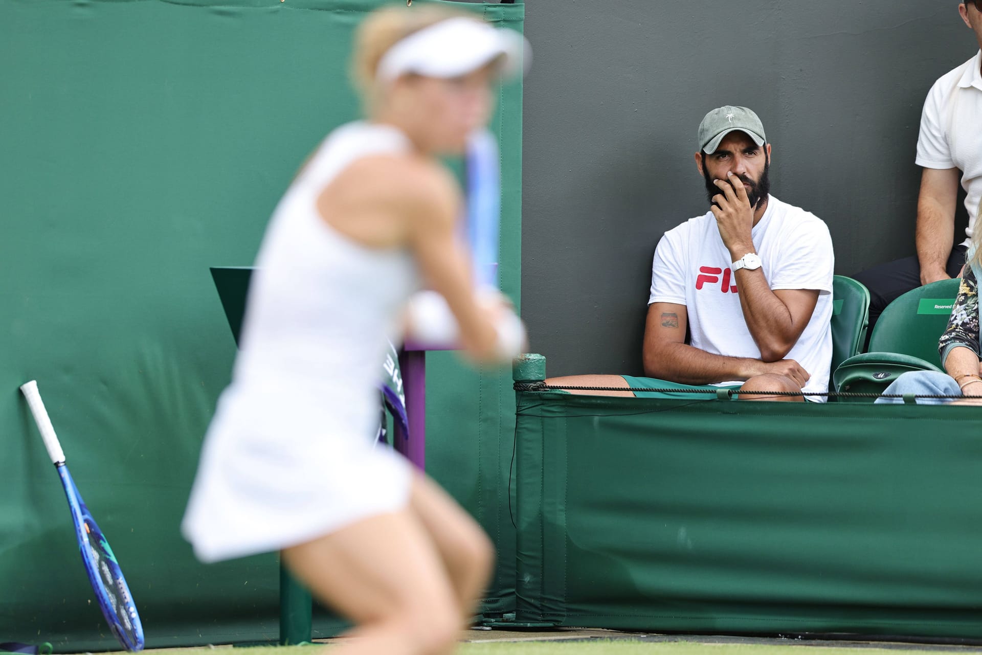Coach und Lebensgefährte: Antonio Zucca sitzt stets am Rande des Platzes, auf dem Siegemund spielt.