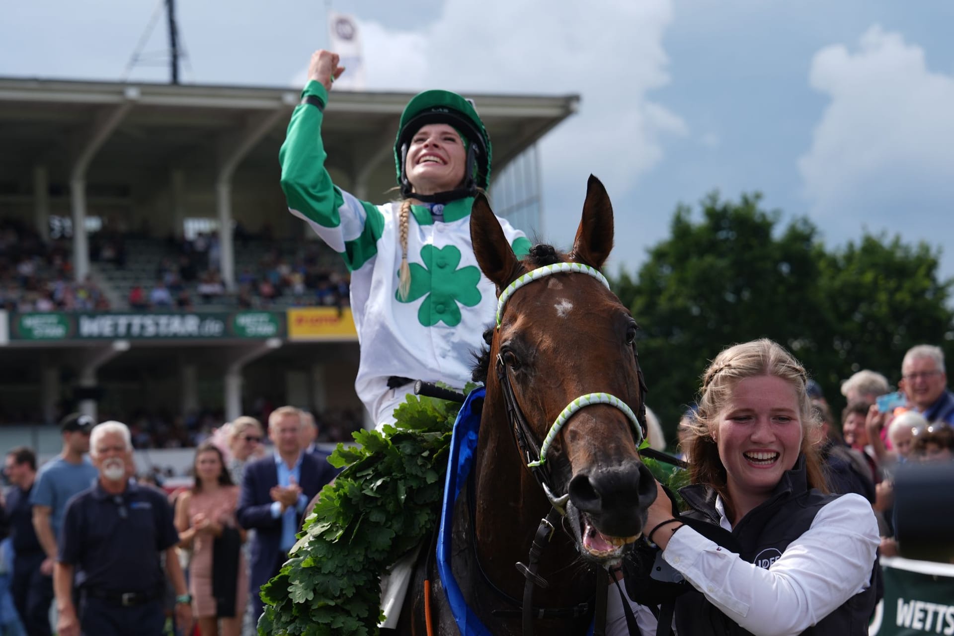 Nina Baltromei gewinnt deutsches Galopp-Derby
