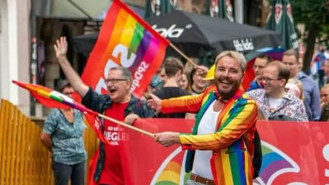 Marcel Schneider beim CSD (Archivbild): Er steht für die Community ein – erhöhter Sicherheitsvorkehrungen zum Trotz.