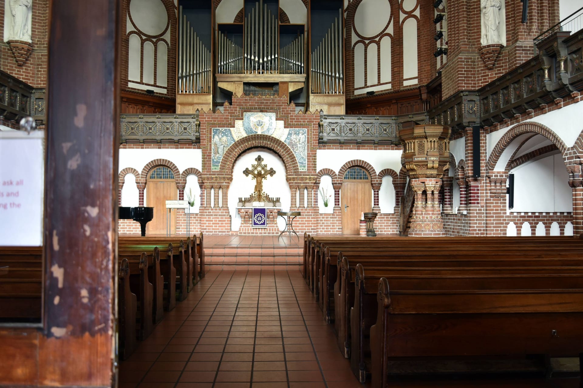 Die Passionskirche in Kreuzberg (Archivbild): Hier können sich Menschen abkühlen.