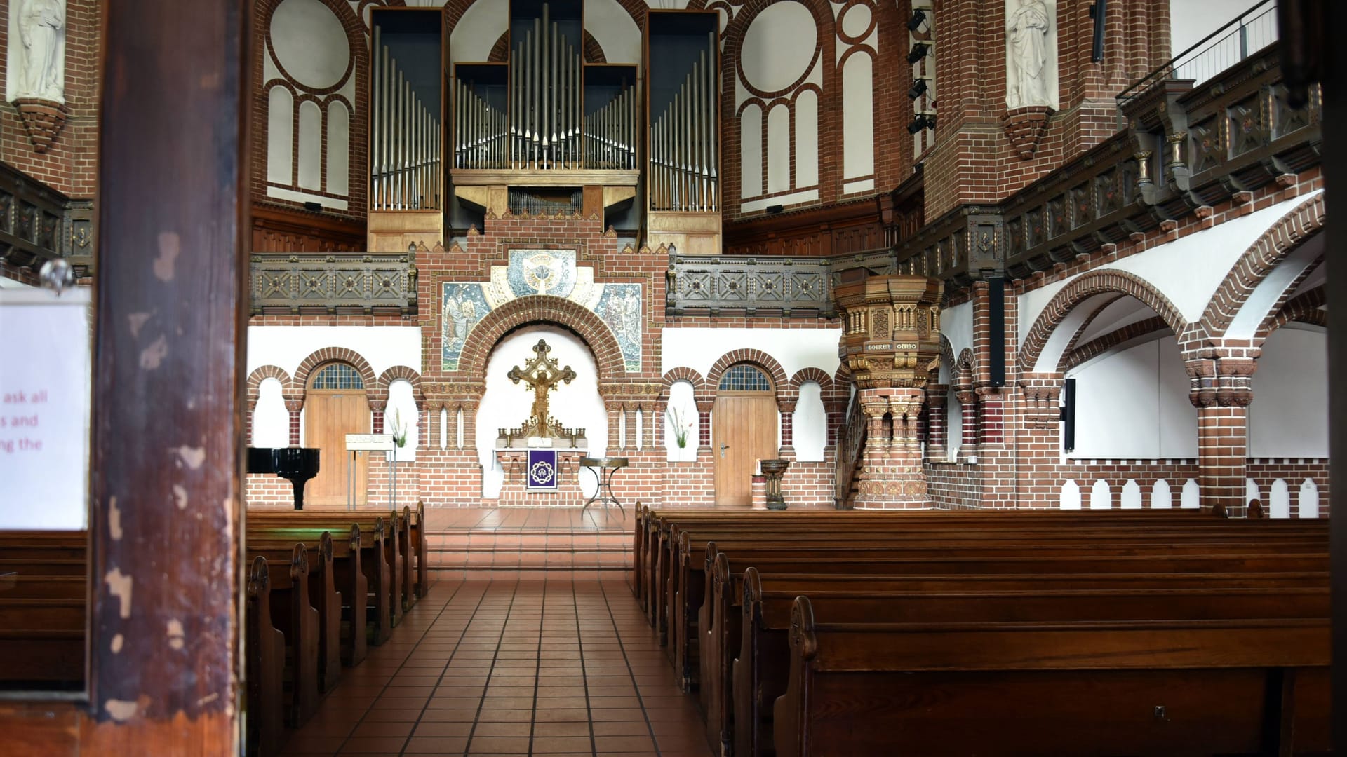 Die Passionskirche in Kreuzberg (Archivbild): Hier können sich Menschen abkühlen.