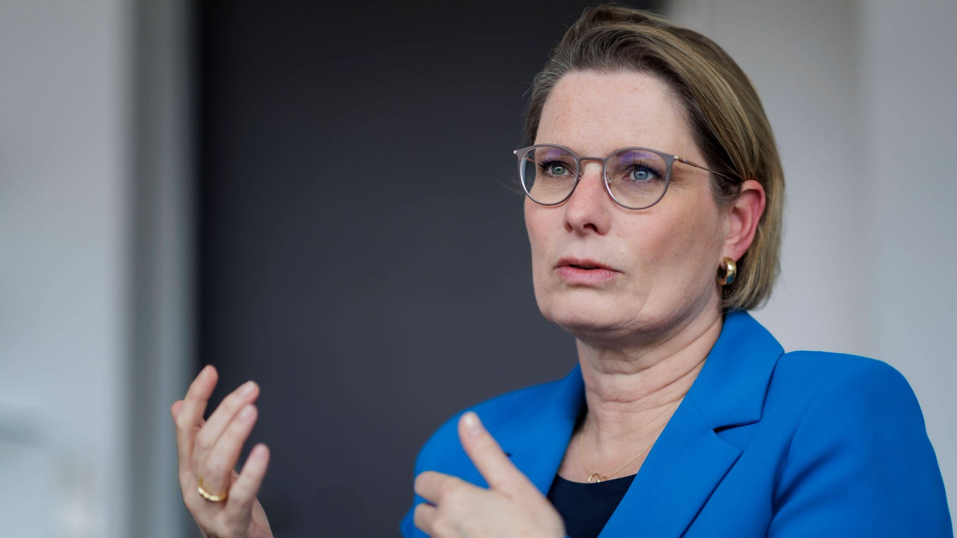 Stefanie Hubig (SPD) während eines Interviews (Archivbild): Die Justizministerin möchte die Mietpreisbremse um vier weitere Jahre verlängern. Stefanie Hubig (SPD) während eines Interviews (Archivbild): Die Justizministerin möchte die Mietpreisbremse um vier weitere Jahre verlängern.