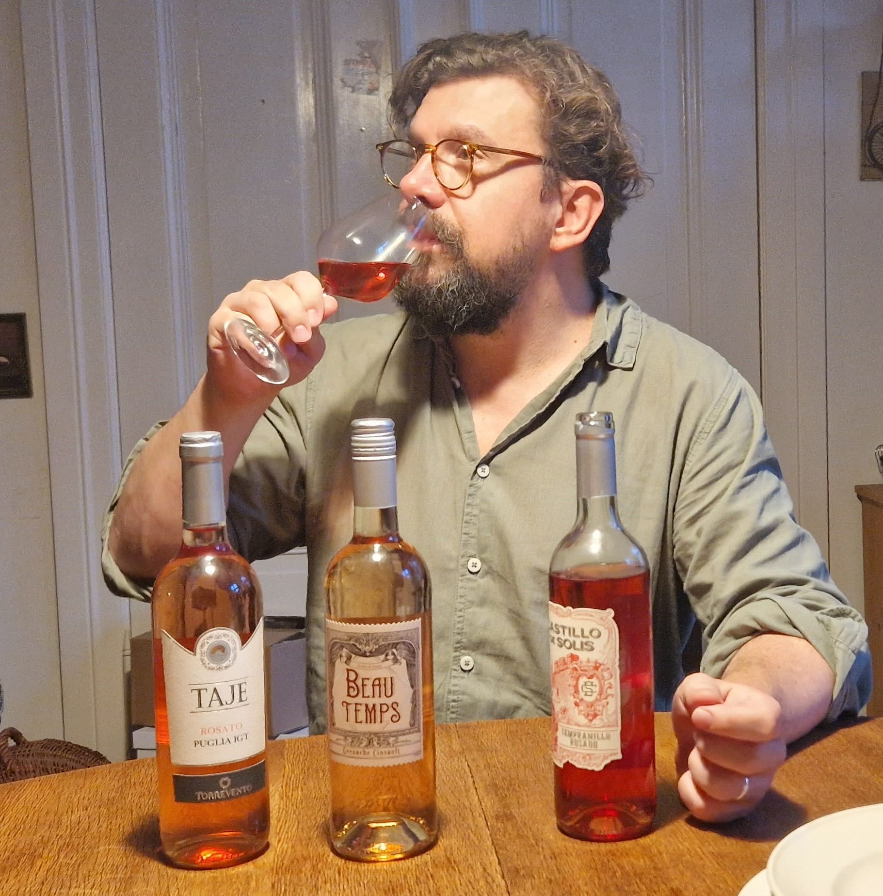 Weinprobe: t-online-Redakteur Philipp Heinemann testet Rosés.