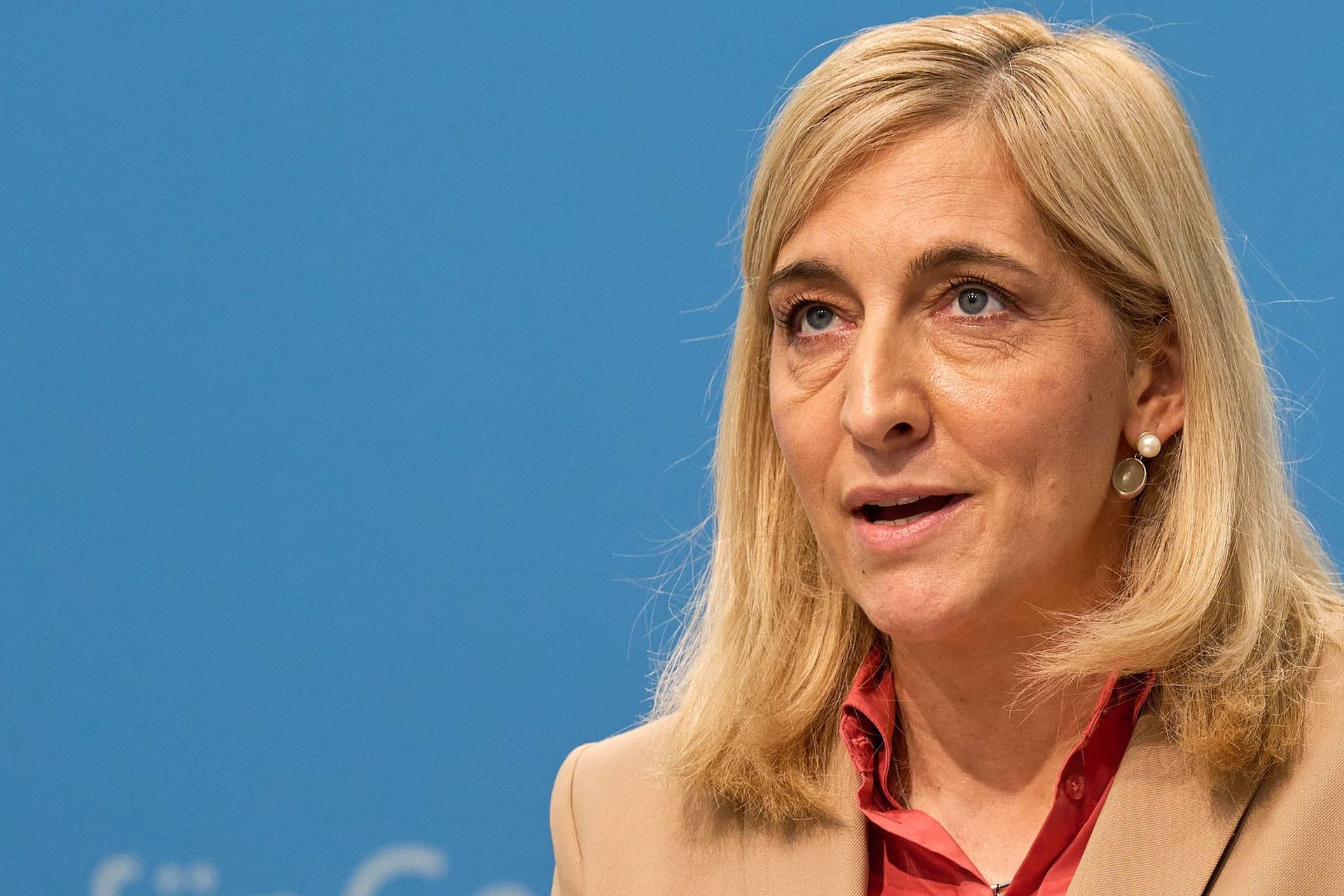 Bundesgesundheitsministerin Nina Warken (CDU): Die Bürger müssten sich darauf verlassen können, dass sie im Pflegefall unterstützt und nicht überlastet werden, sagte sie am Montag in Berlin. Bundesgesundheitsministerin Nina Warken (CDU): Die Bürger müssten sich darauf verlassen können, dass sie im Pflegefall unterstützt und nicht überlastet werden, sagte sie am Montag in Berlin.