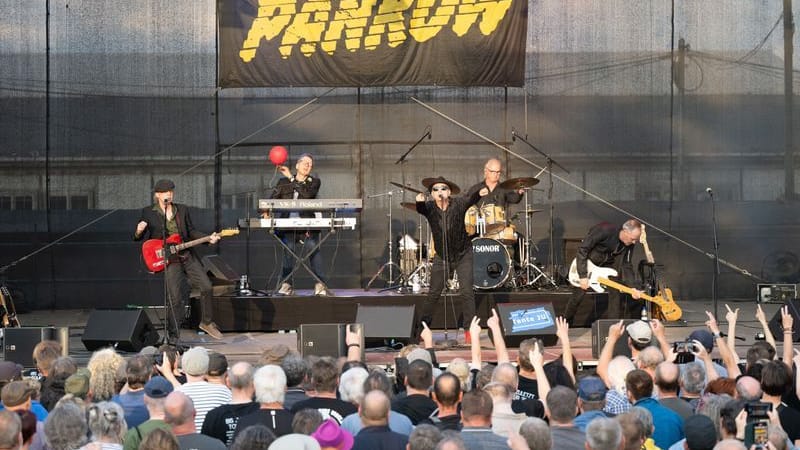 Pankow in Dresden auf der Bühne: Die DDR-Rocker verabschiedeten sich in den Ruhestand.