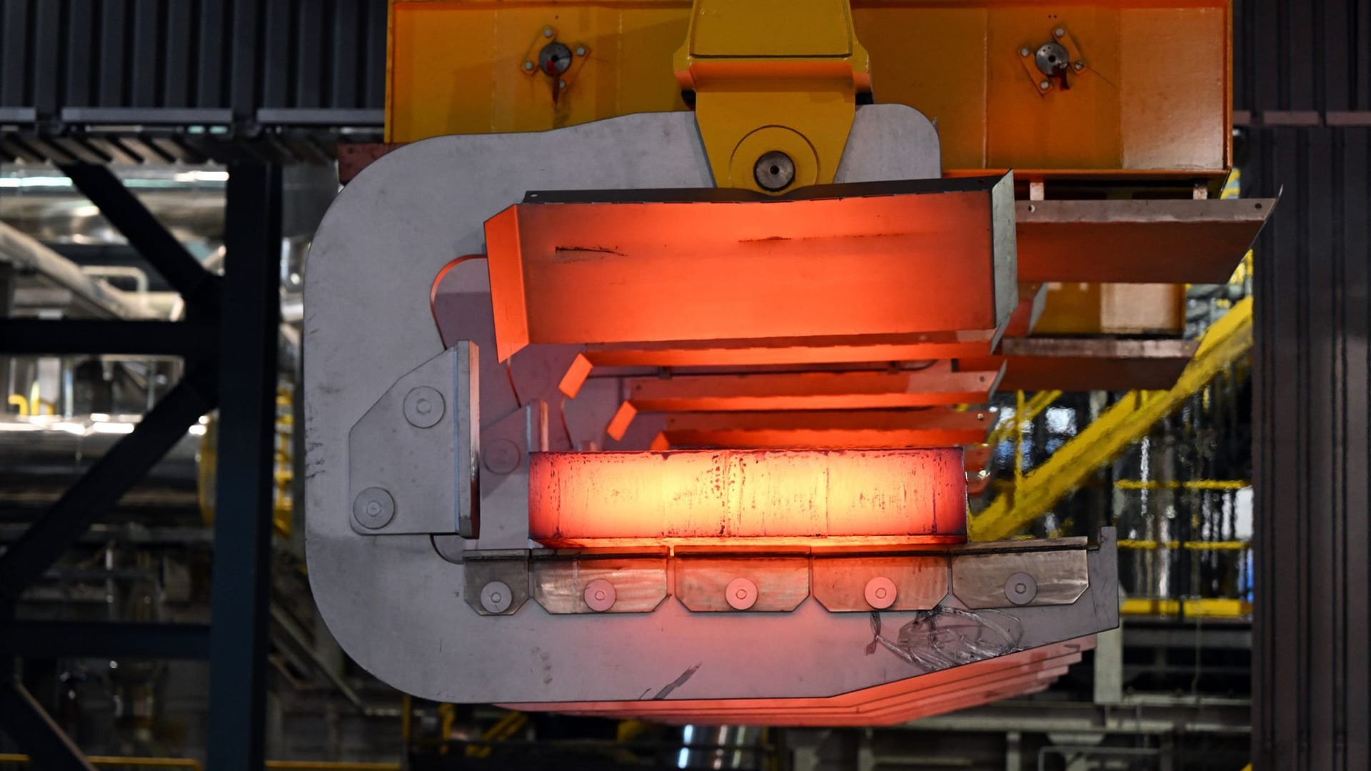 Thyssenkrupp nimmt 800 Millionen Euro-Anlage in Betrieb Thyssenkrupp nimmt 800 Millionen Euro-Anlage in Betrieb