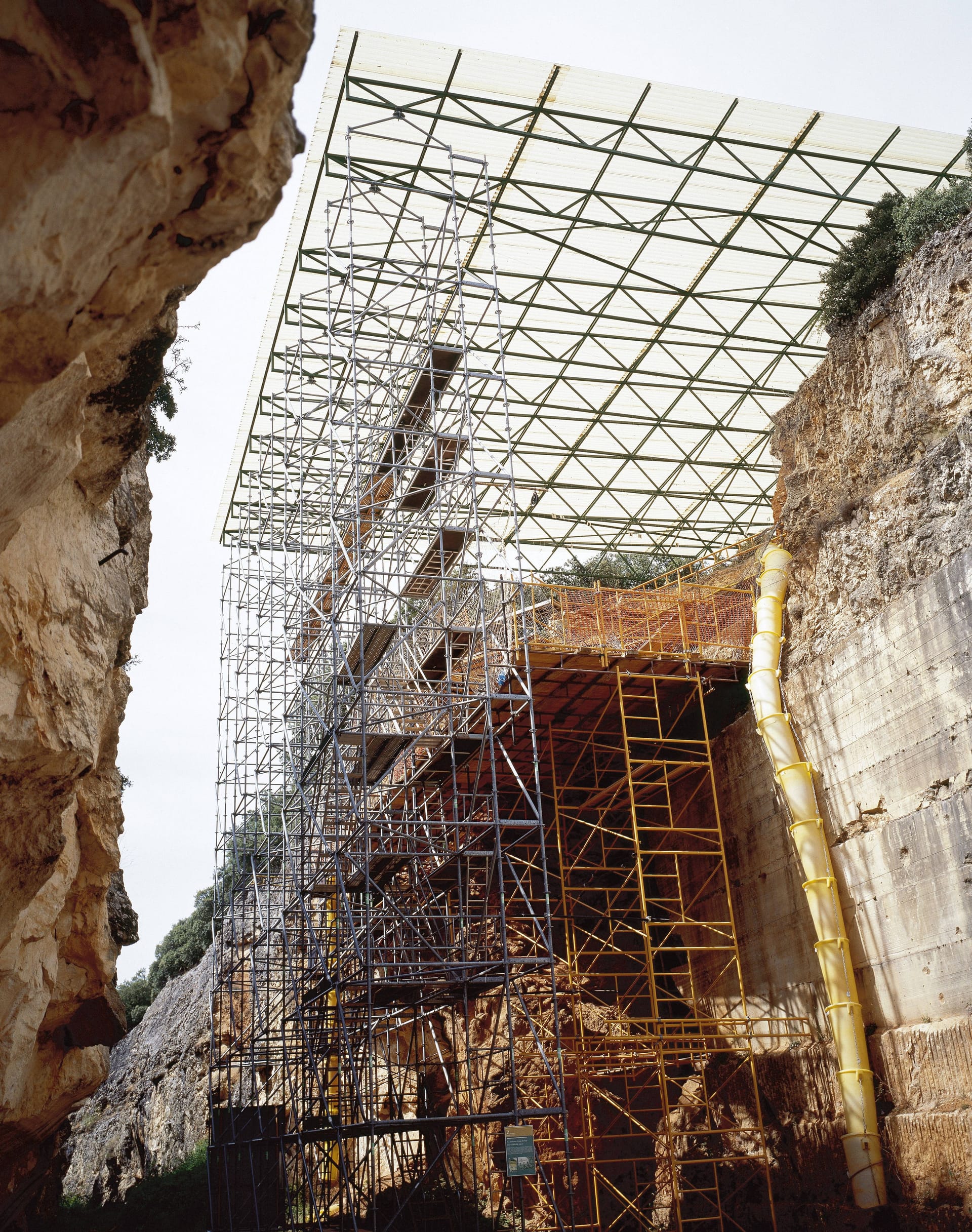 Die Höhle Gran Dolina in der nordspanischen Provinz Burgos: Hier wird seit den späten Siebziger Jahren immer wieder von Archäologen und Anthropologen geforscht und gegraben.