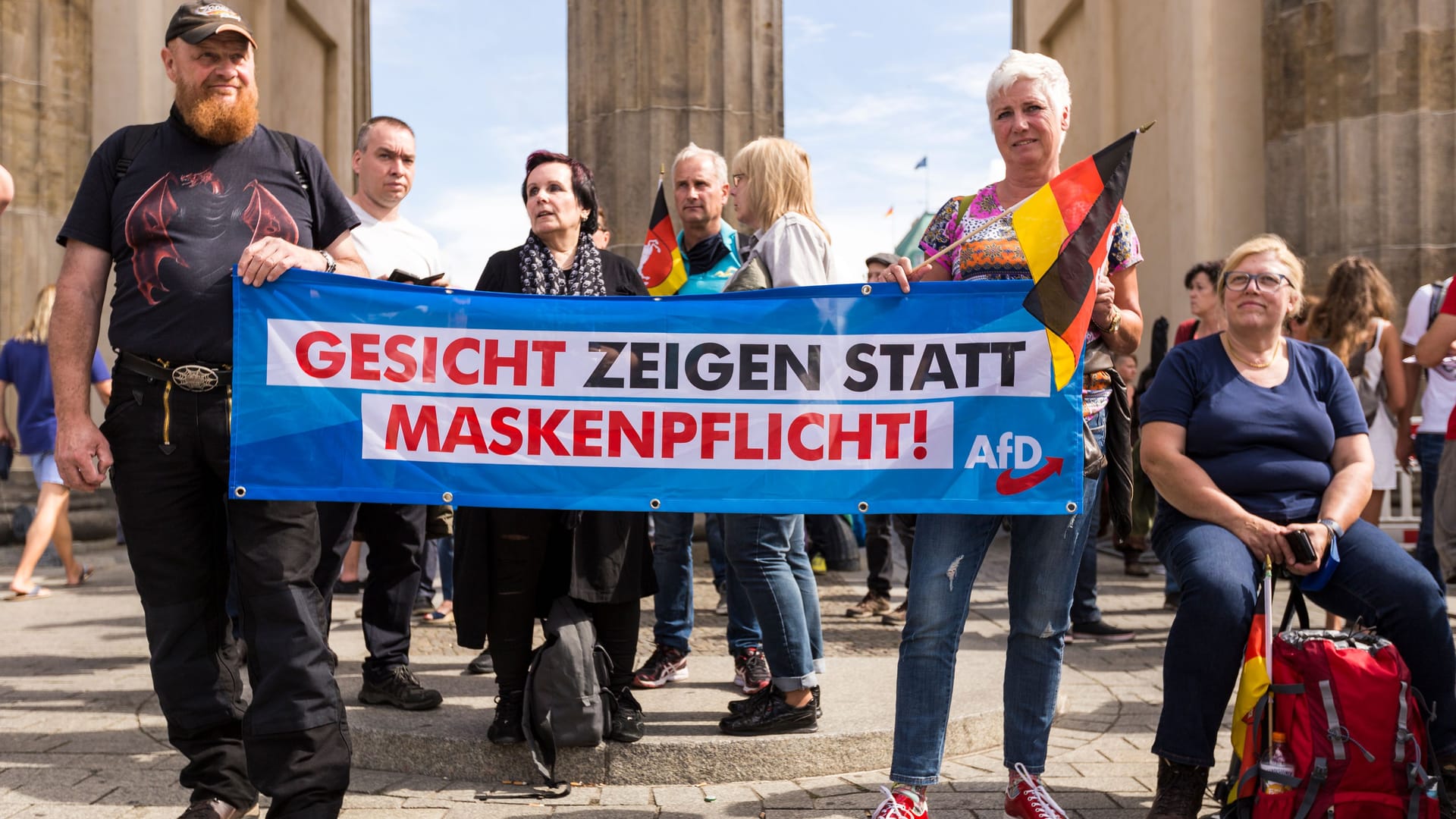 AfD-Unterstützer auf einer Demo gegen die Corona-Maßnahmen (Archivbild).