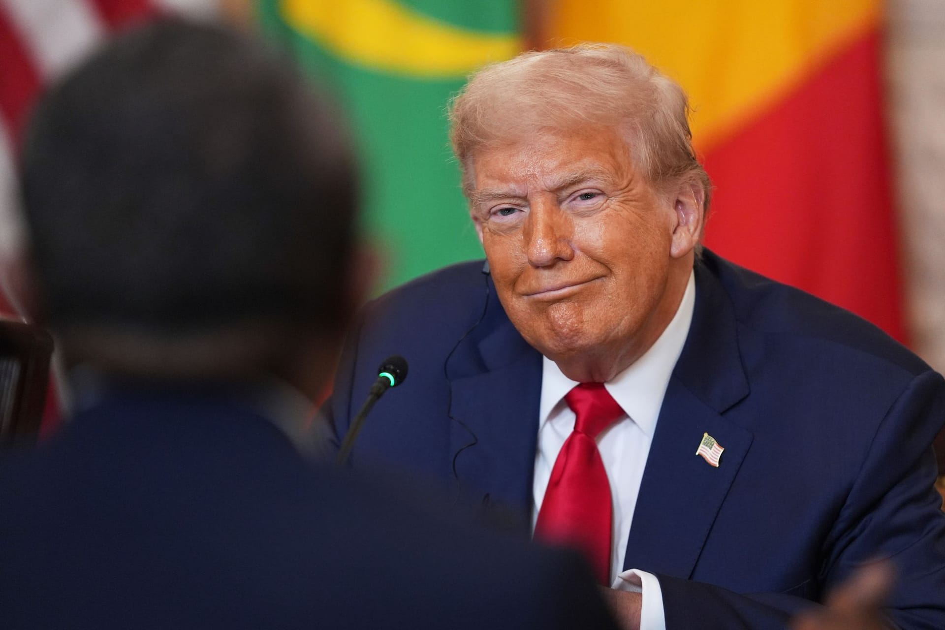 Donald Trump spricht während einer Pressekonferenz Donald Trump spricht während einer Pressekonferenz