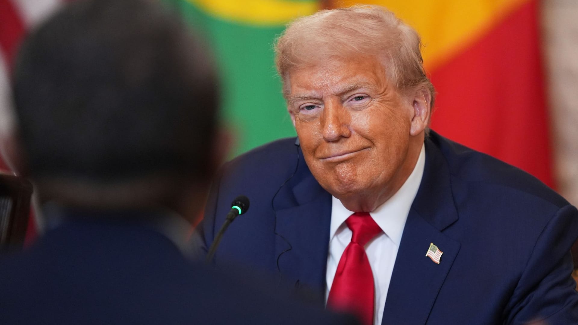 Donald Trump spricht während einer Pressekonferenz Donald Trump spricht während einer Pressekonferenz