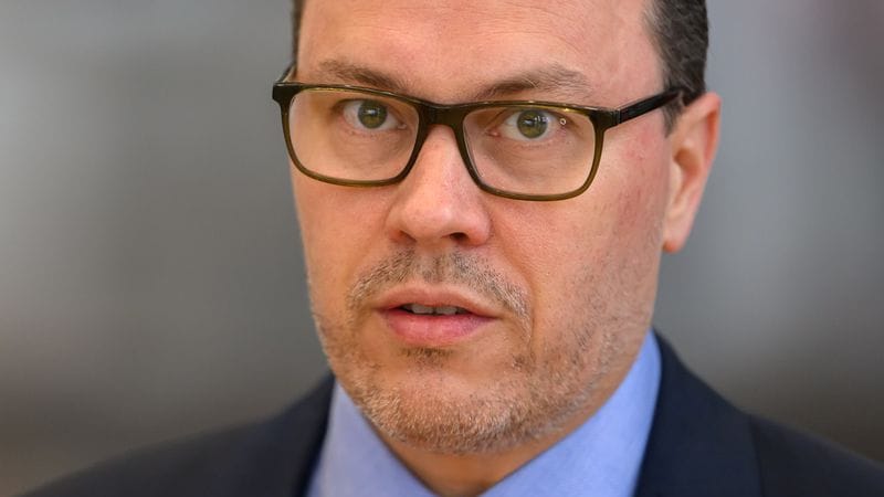 Dirk Panter (Archivbild): Der Sachsens Wirtschaftsminister ist wegen der geplanten polnischen Grenzkontrollen besorgt.