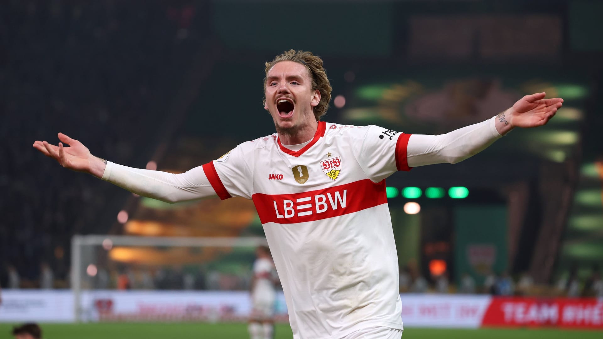 Nich Woltemade jubelt: Der Stuttgarter wird vom FC Bayern umworben. (Archivbild)