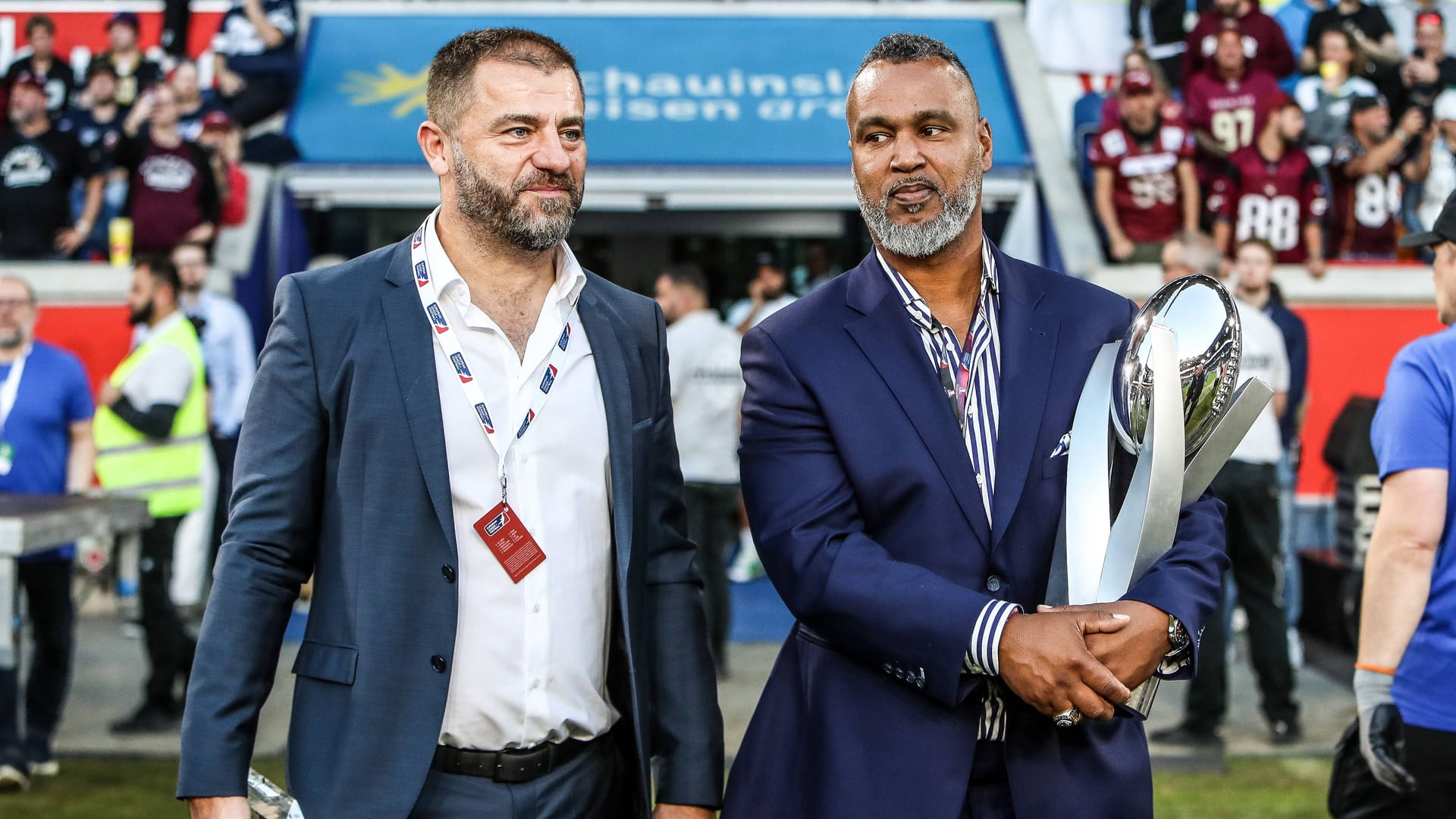 Hier war noch alles in Ordnung: Zeljko Karajica (l.) und Patrick Esume im September 2023.