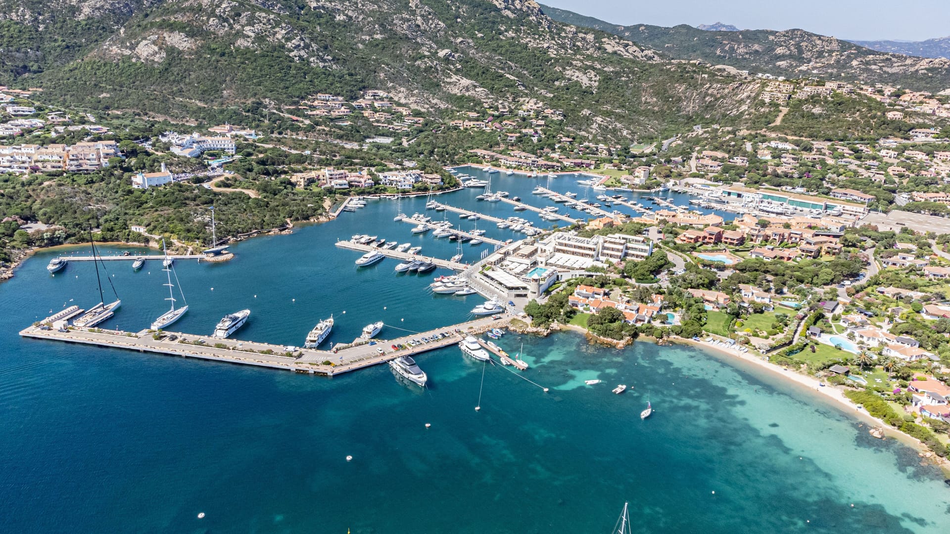 Ein Blick auf den Yachthafen von Porto Cervo: Etwa 500 Boote haben hier Platz.