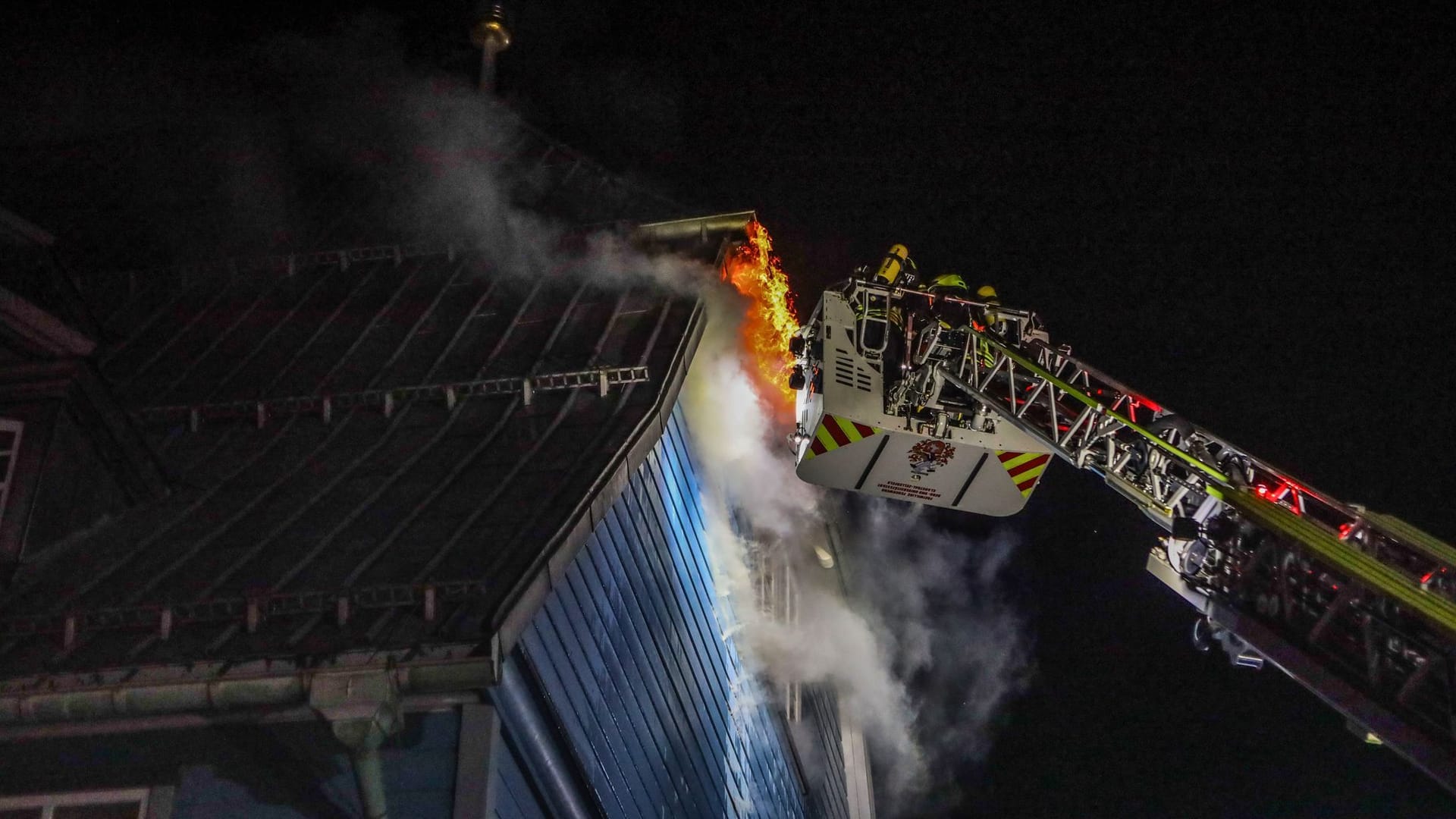 Brand in Deutschlands größter Holzkirche Brand in Deutschlands größter Holzkirche