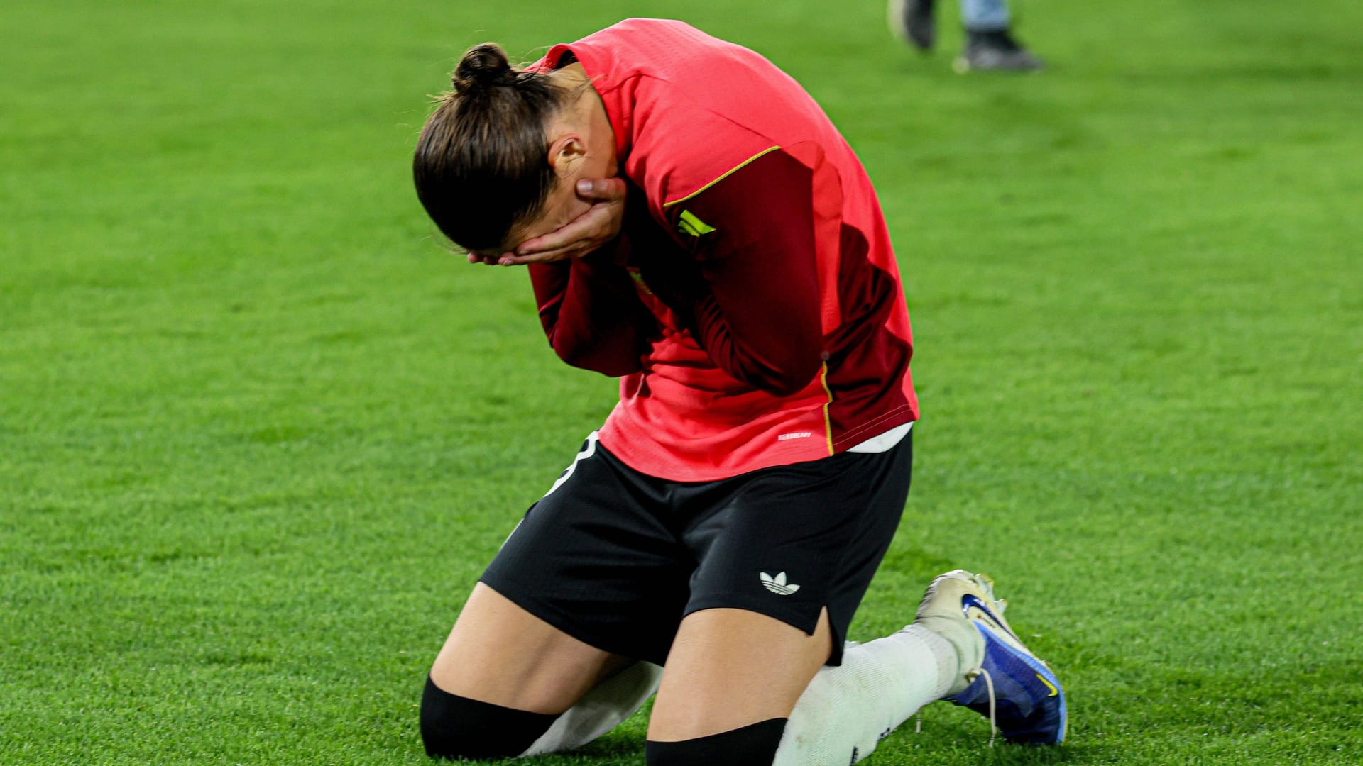 Giovanna Hoffmann: Sie sank nach dem Sieg auf die Knie.