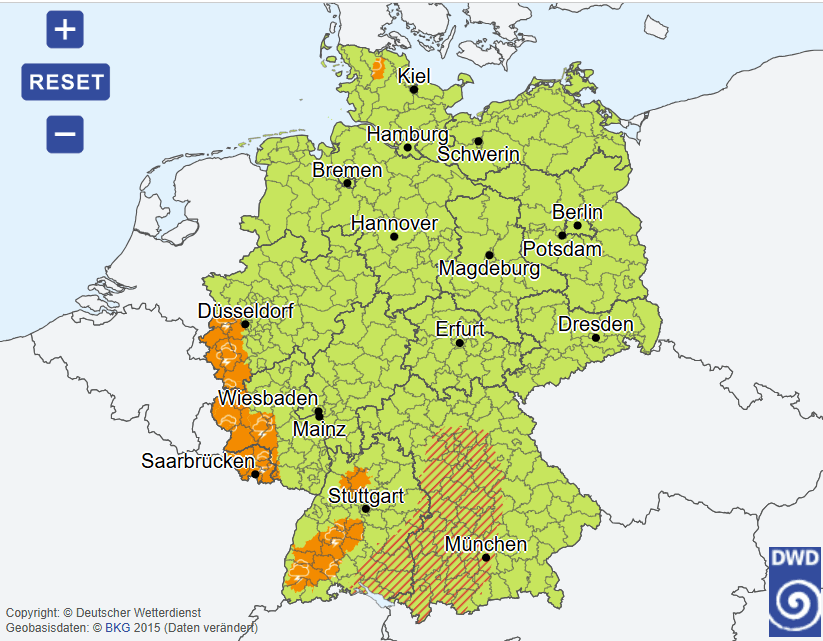 Im markierten Gebiet wird Starkregen oder heftiger Starkregen erwartet, teils begleitet von Gewittern.