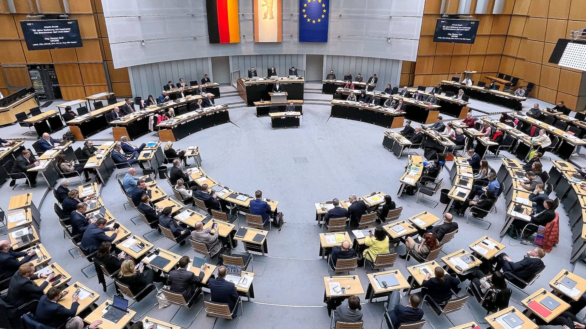 Blick in den Plenarsaal des Berliner Abgeordnetenhauses (Archivbild): Nach seinem Rauswurf prahlte der Mann in den sozialen Medien mit dem Vorfall. Blick in den Plenarsaal des Berliner Abgeordnetenhauses (Archivbild): Nach seinem Rauswurf prahlte der Mann in den sozialen Medien mit dem Vorfall.