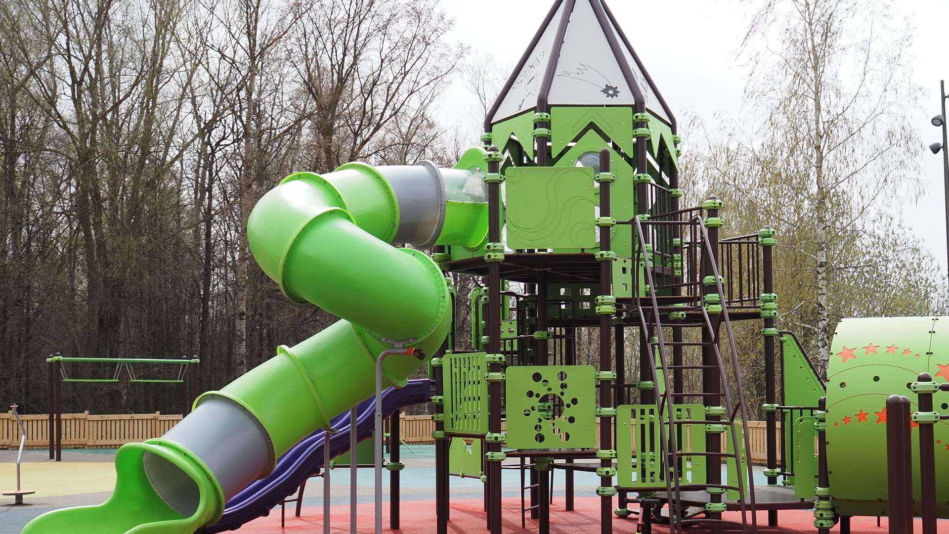 Im Johannes-Giesberts-Park in Köln-Nippes ist ein neuer Spielplatz entstanden (Symbolbild): Highlight ist der Skywalk. Im Johannes-Giesberts-Park in Köln-Nippes ist ein neuer Spielplatz entstanden (Symbolbild): Highlight ist der Skywalk.