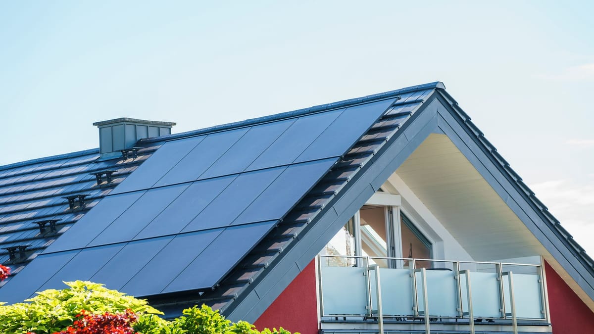 Solaranlagenbesitzer warten teils lange auf ihr Geld