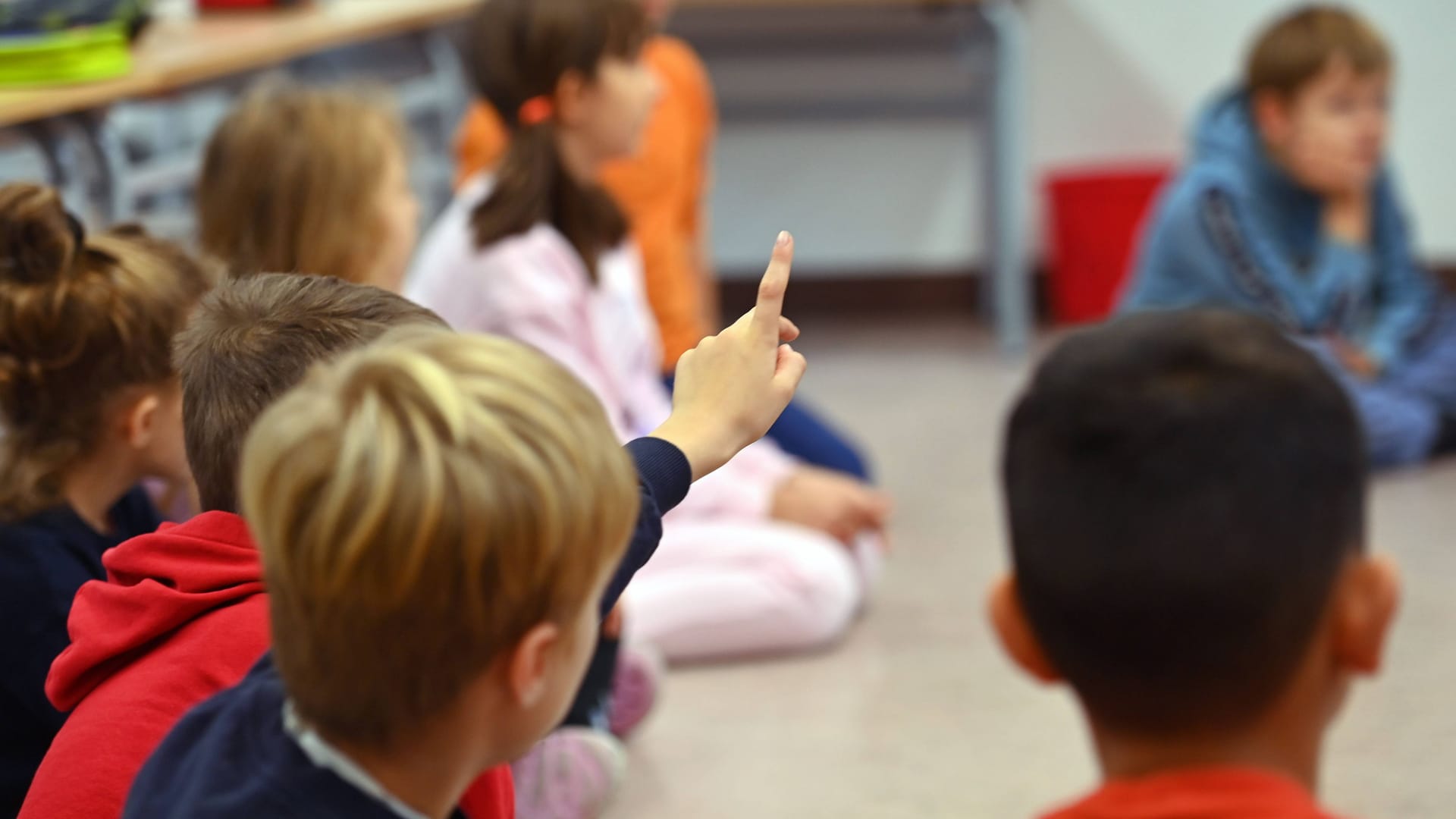 Schulunterricht an einer Grundschule (Symbolbild): Aktuell besuchen Schüler in Berlin 27 Gemeinschaftsschulen, wo sie ohne Schulwechsel vom ersten bis zum 13. Jahrgang lernen.