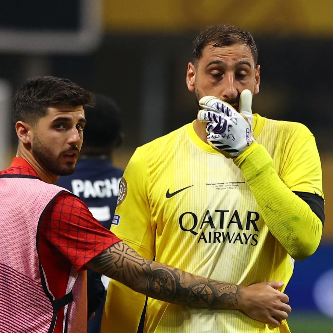 Gianluigi Donnarumma (M.) nach der Verletzung von Jamal Musiala: Der Torwart war sichtlich geschockt.