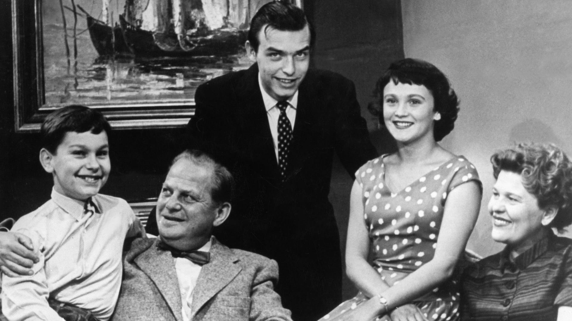 Charles Brauer (m.) als "Heinz Schölermann" (Archivbild): In der ab 1954 ausgestrahlten ARD-Serie feierte der Schauspieler sein TV-Debüt.