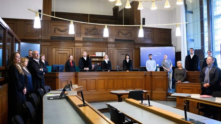 Prozess gegen den Palliativarzt: Als erste Zeugin sagte am Mittwoch die ehemalige Chefin des Angeklagten aus, die die Fälle damals bei der Polizei gemeldet hatte. Prozess gegen den Palliativarzt: Als erste Zeugin sagte am Mittwoch die ehemalige Chefin des Angeklagten aus, die die Fälle damals bei der Polizei gemeldet hatte.