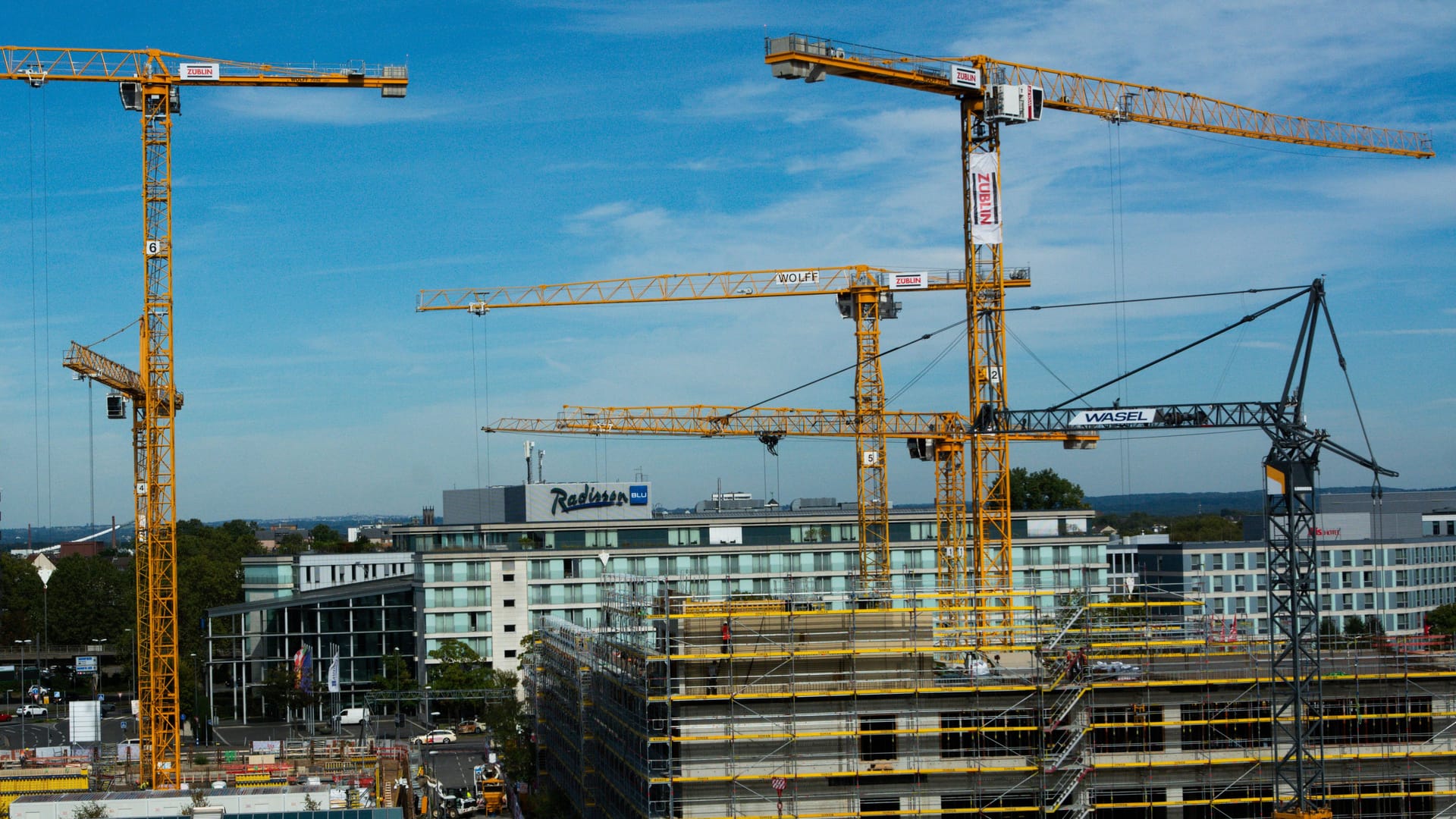 Hausbau in Köln: Die Grünen kritisieren lange Genehmigungsverfahren.