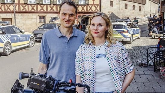 Felix Voss und Rosalie Thomass bei den Dreharbeiten: Im neuen Jahr soll ihr erster gemeinsamer Krimi im TV zu sehen sein.