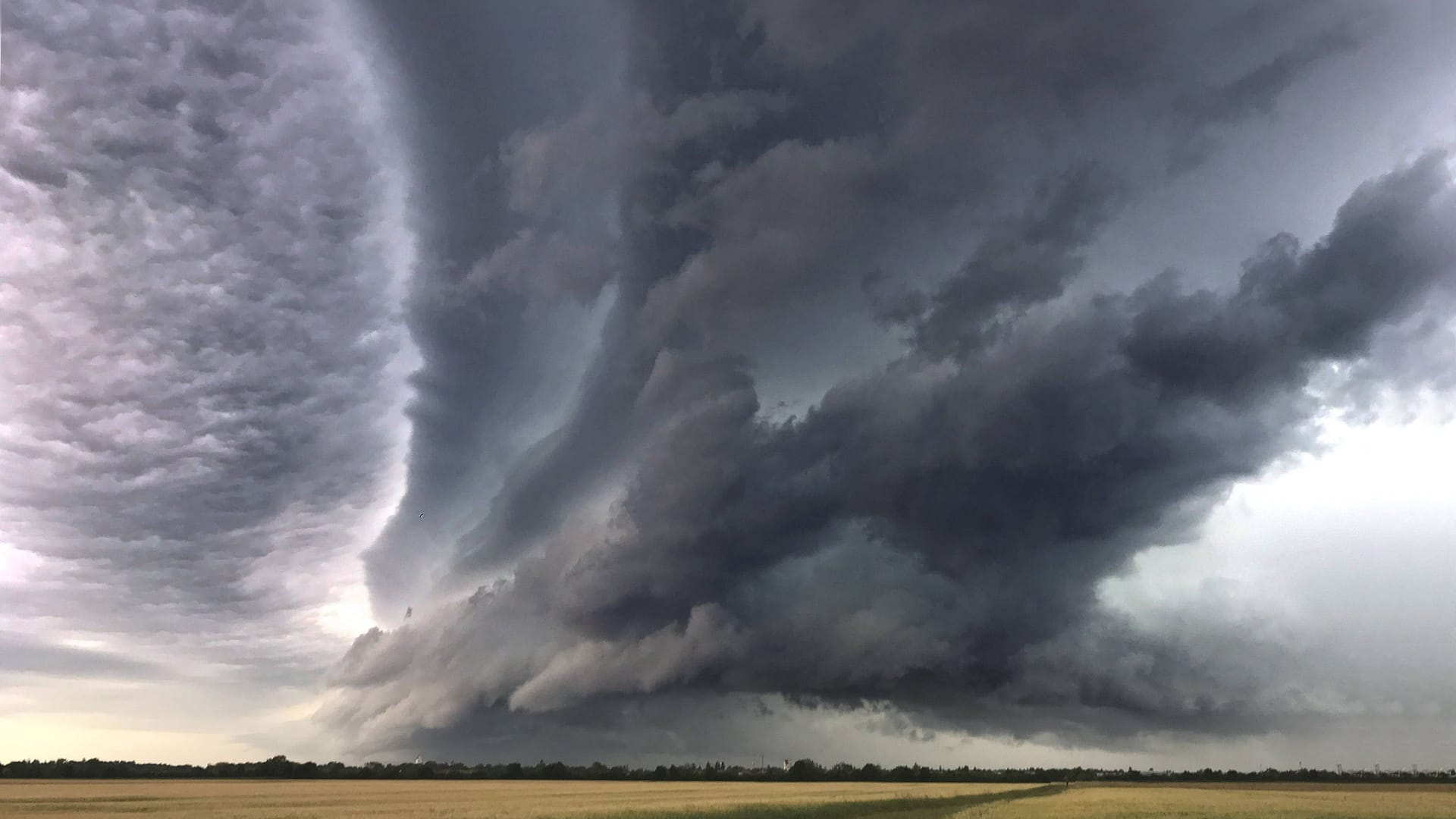 Eine Gewitterfront im Landkreis München (Symbolfoto): Zieht in den kommenden Stunden ein Unwetter über die Stadt? Eine Gewitterfront im Landkreis München (Symbolfoto): Zieht in den kommenden Stunden ein Unwetter über die Stadt?
