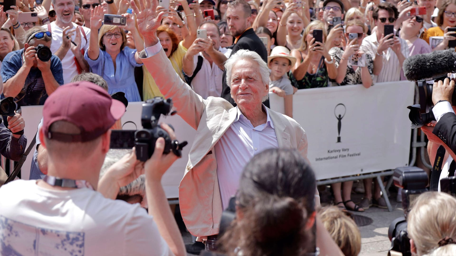 Michael Douglas in Karlsbad: Der Hollywoodstar besuchte Anfang Juli 2025 das Karlsbader Filmfest, um den Goldenen Crystal Globe Award für sein Lebenswerk entgegenzunehmen.
