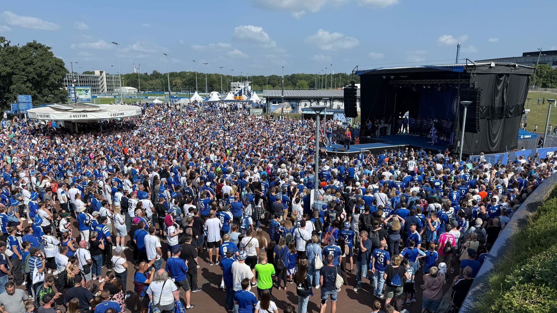 Fußball: 2. Bundesliga, Saisoneröffnung FC Schalke 04