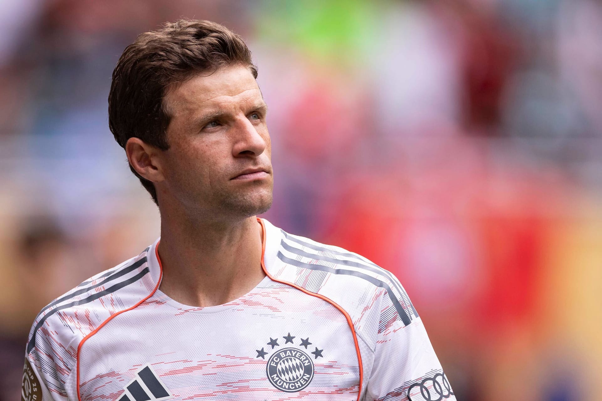 Thomas Müller: Er und seine Mitspieler vom FC Bayern zeigten sich betroffen vom Tod Diogo Jotas.