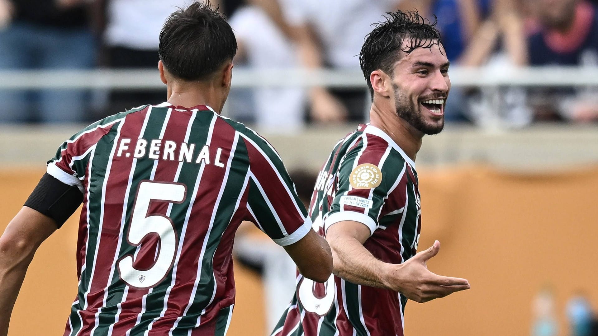 Martinelli (r.) feiert sein Tor zur Führung: Fluminense ist der erste Halbfinalist der Klub-WM.
