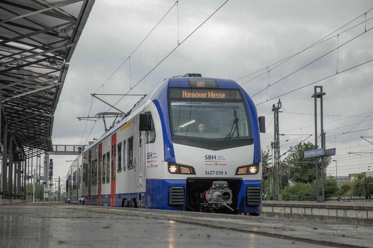 Eine S-Bahn: Die Webseite des Betreibers der S-Bahn Hannover funktioniert derzeit nicht reibungslos.