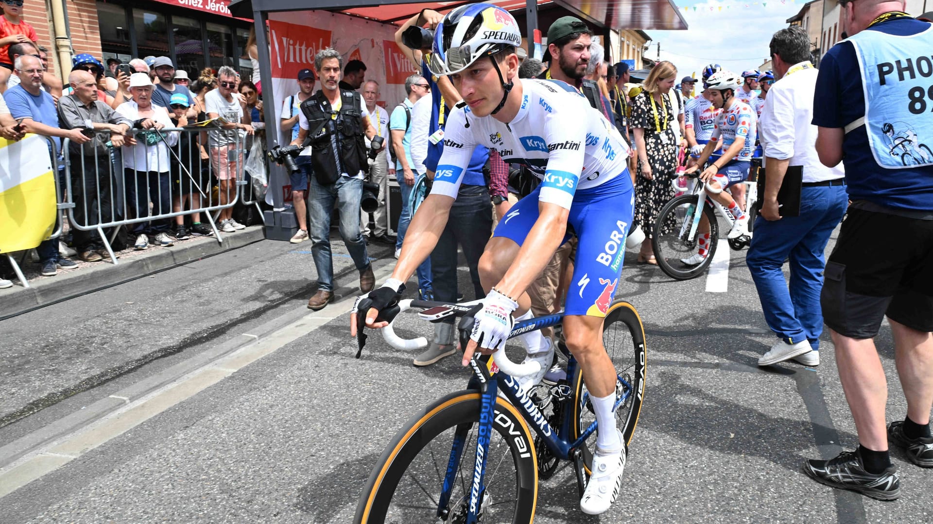 Florian Lipowitz auf der 15. Etappe der Tour: Der Deutsche zeigt weiter starke Leistungen.