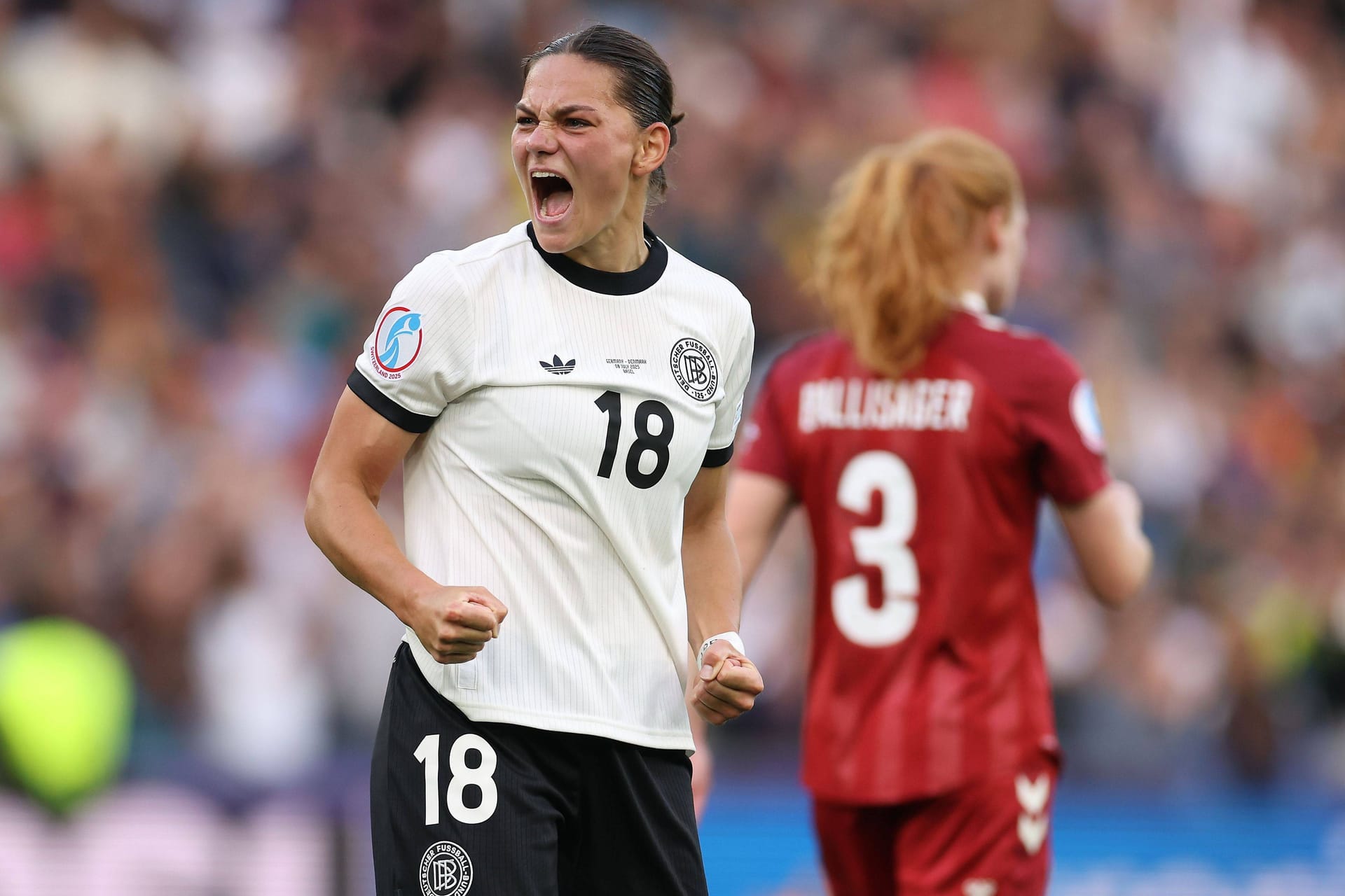 Giovanna Hoffmann (ab 72.): Durfte für Schüller in den Sturm – und ihre ersten EM-Minuten sammeln. Schraubte sich in der 76. Minute in die Luft, ihr Kopfball ging aber knapp vorbei. Guter Auftritt, der Lust auf mehr macht. Note 2 Giovanna Hoffmann (ab 72.): Durfte für Schüller in den Sturm – und ihre ersten EM-Minuten sammeln. Schraubte sich in der 76. Minute in die Luft, ihr Kopfball ging aber knapp vorbei. Guter Auftritt, der Lust auf mehr macht. Note 2