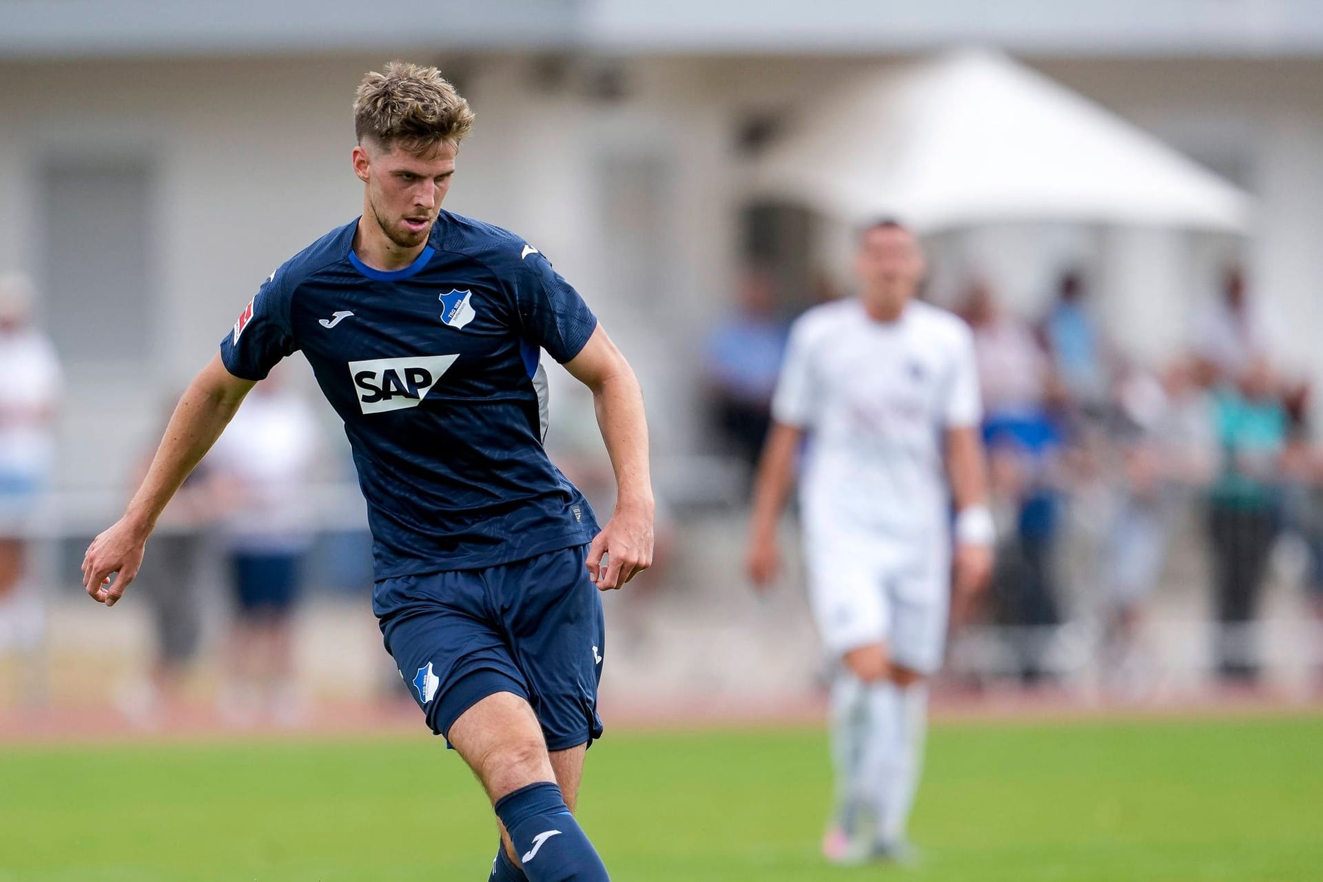Anton Stach könnte bald in der Premier League auflaufen.