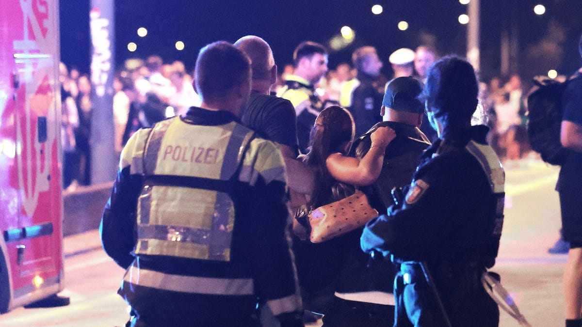 Düsseldorf: Feuerwerk explodiert in Menschenmenge bei Rheinkirmes