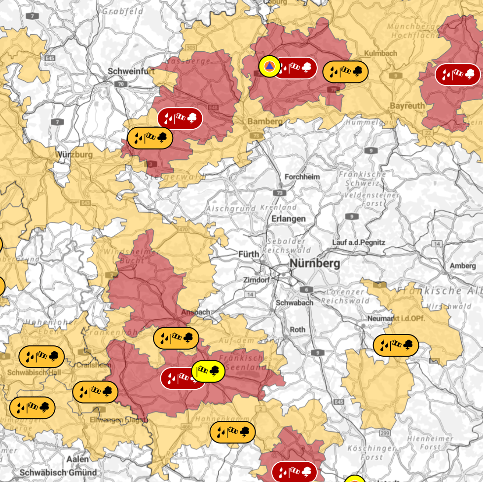 In der Südhälfte Deutschlands sind viele Regionen betroffen: Teilweise gilt Alarmstufe Rot.