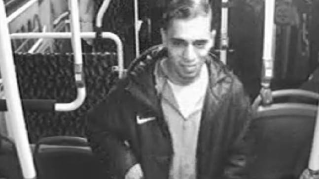 Mit diesem Foto fahndet die Polizei Berlin nach dem Verdächtigen: Mit diesem Foto fahndet die Polizei Berlin nach dem Verdächtigen: