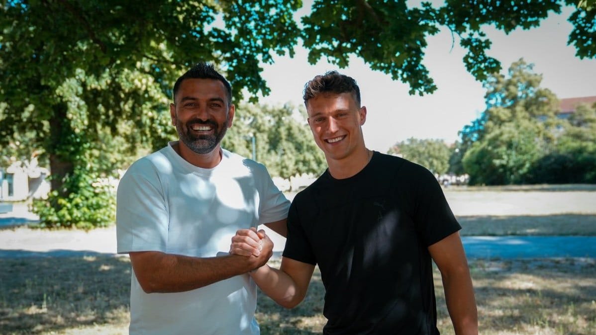 Jan Olschowsky und Erdal Celik: Aachens ausgeliehener Keeper bleibt noch eine Saison.