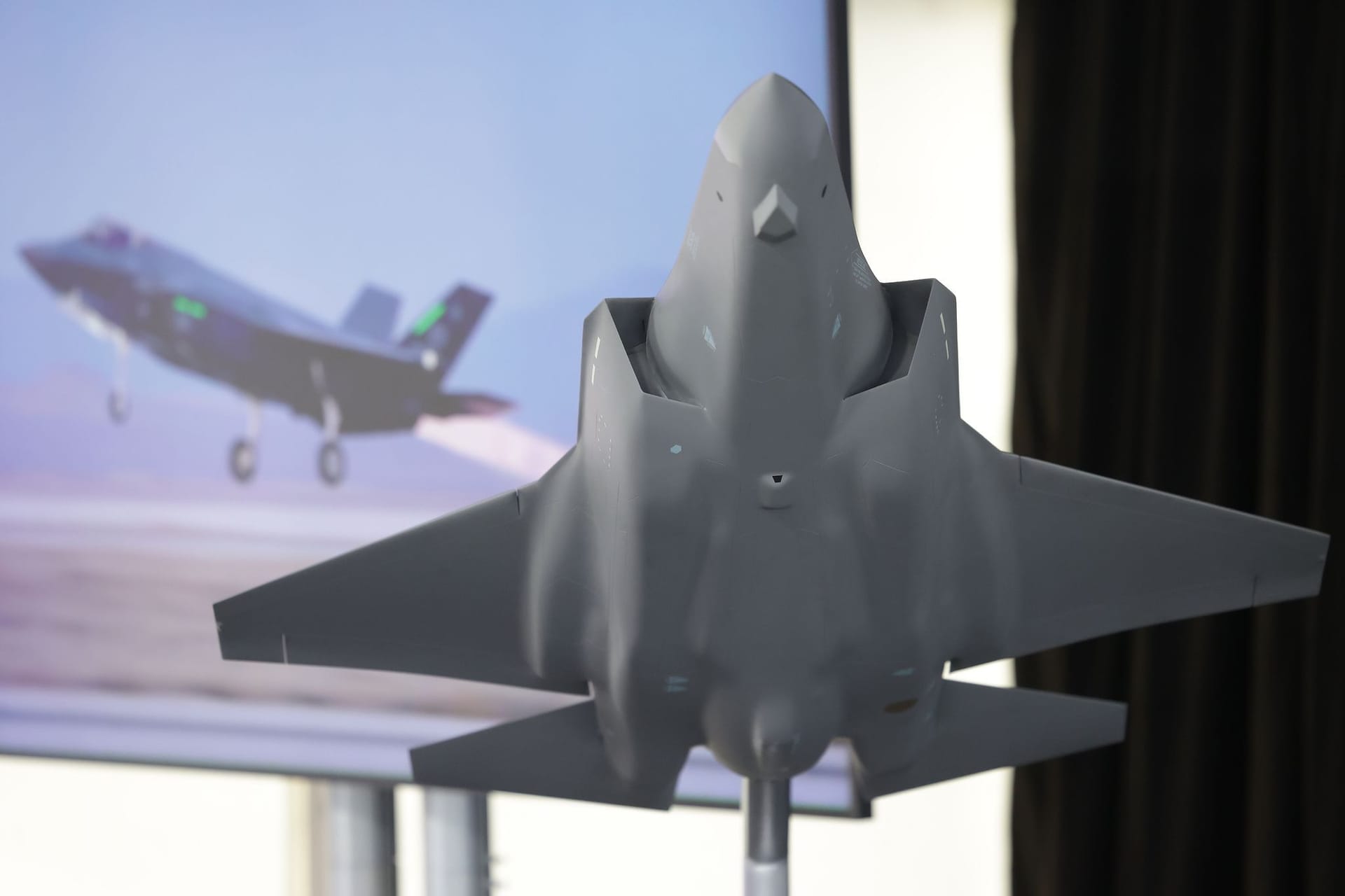 Spatenstich für Rheinmetall-Fabrik für F-35-Kampfjet-Bauteile