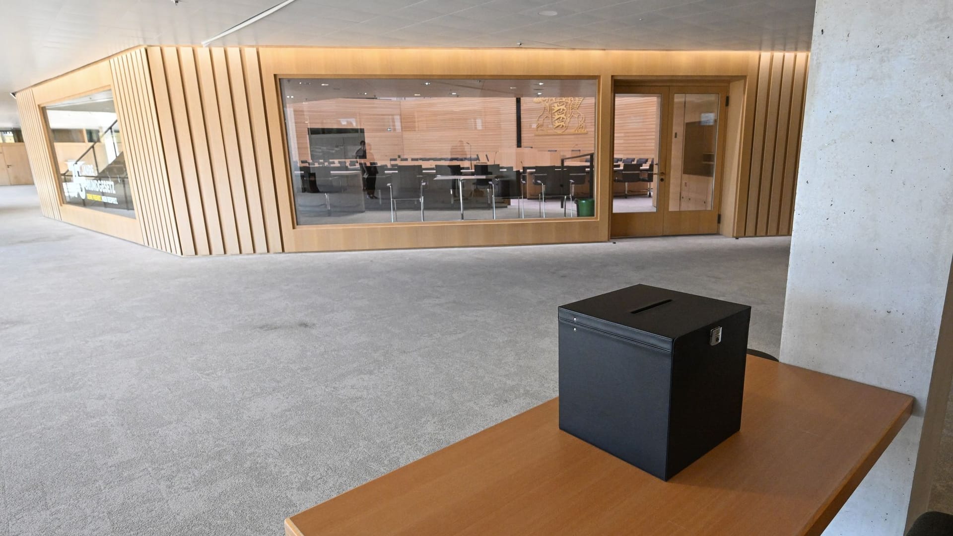Skandal im Landtag: Hakenkreuz auf Stimmzettel geschmiert Skandal im Landtag: Hakenkreuz auf Stimmzettel geschmiert