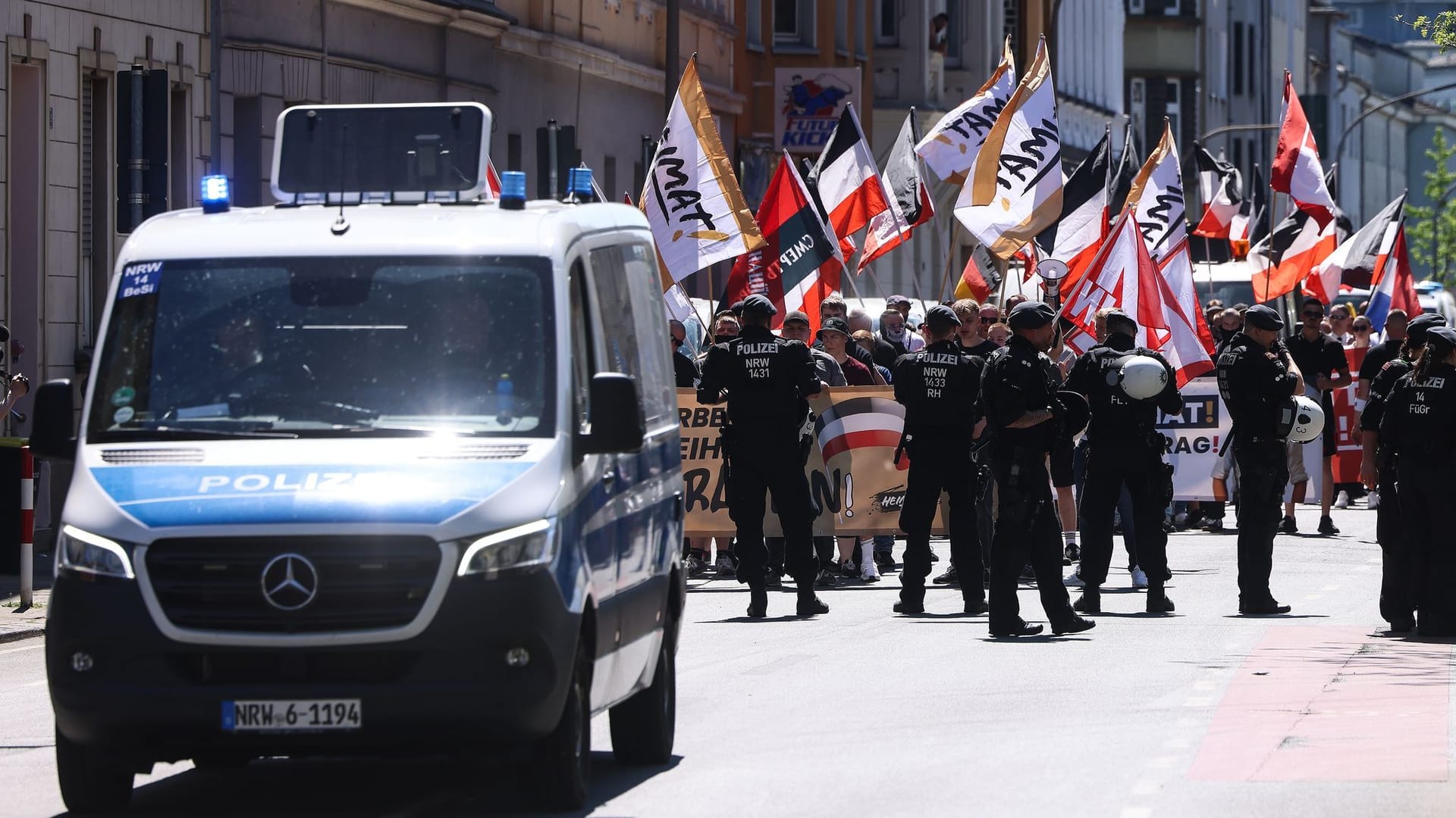 Aufmarsch rechtsextremer Gruppierungen Aufmarsch rechtsextremer Gruppierungen