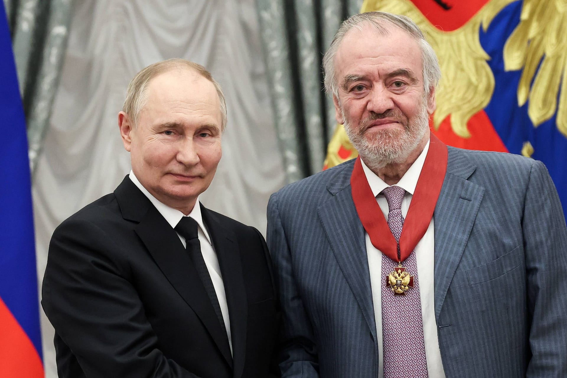 Wladimir Putin und Waleri Gergijew (Archivbild): Der Dirigent ist ein Mann des Kremls, meint Wladimir Kaminer.