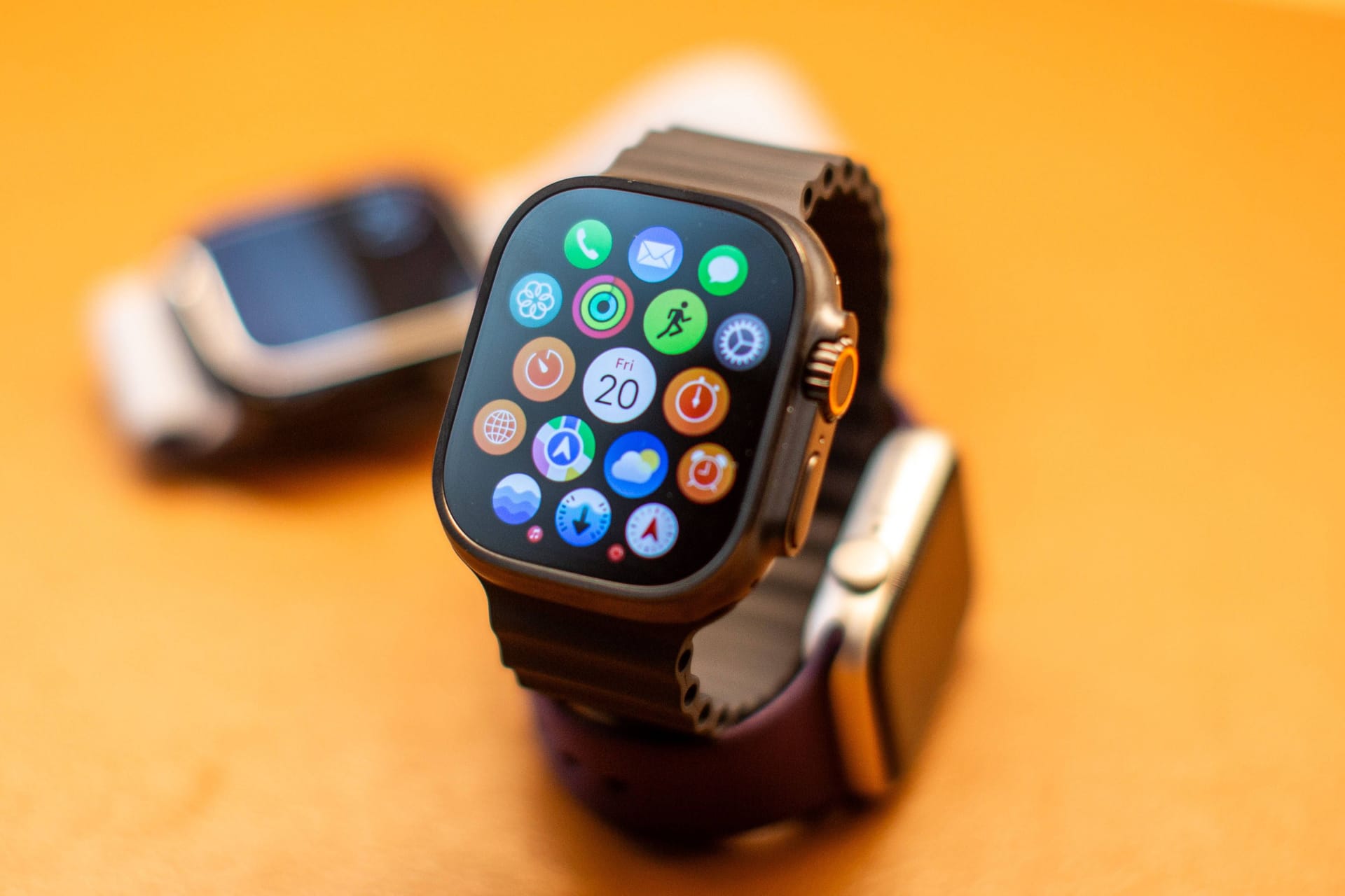 Eine Apple Watch (Symbolbild): Die Feuerwehr wurde von der Uhr alarmiert.