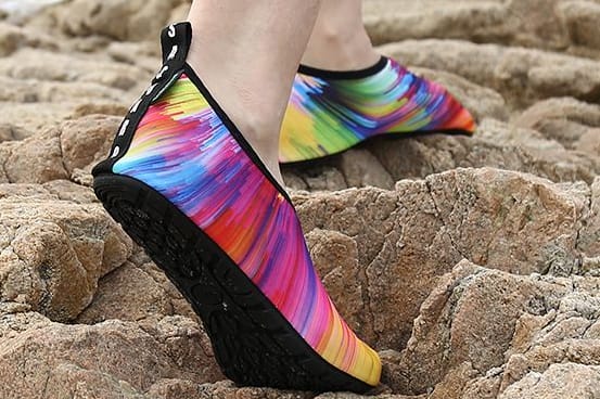 Saguaro Badeschuhe: Die flexible Sohle der Badeschuhe sorgt für ein angenehmes Tragegefühl.