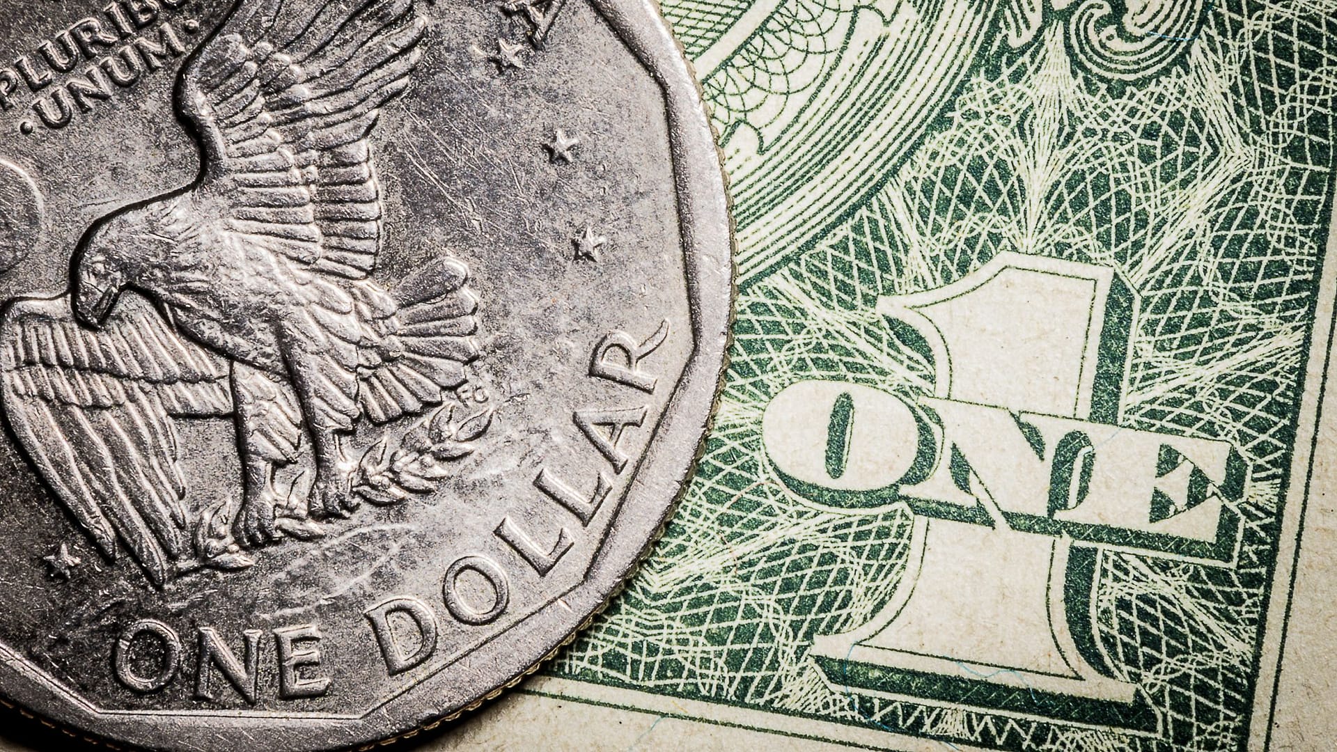 Ein Dollar als Münze und Geldschein Ein Dollar als Münze und Geldschein